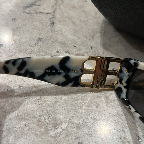 Balenciaga DYNASTY RECTANGLE SUNGLASSES IN WHITE - Picture 9 of 11